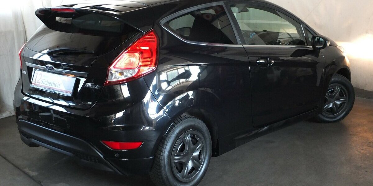 Ford Fiesta TITANIUM EINPARKHILFE KLIMAAUTOMATIK 118.745 km 5.804 &euro; Köln 50858
