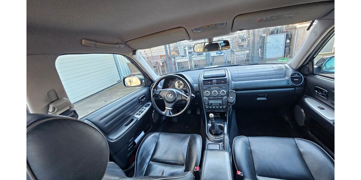 Lexus IS 200 246.000 km 6.300 &euro; Monheim 40789