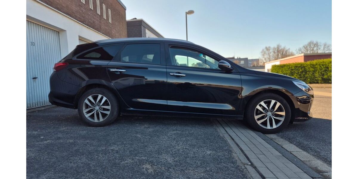 Hyundai i30 123.000 km 9.500 &euro; Remscheid 42853