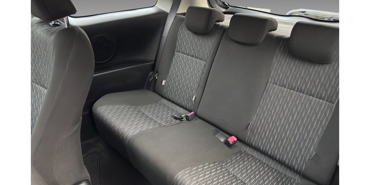 Toyota Yaris 1.0 Basic Radio 91.836 km 1.990 &euro; Wuppertal 42327