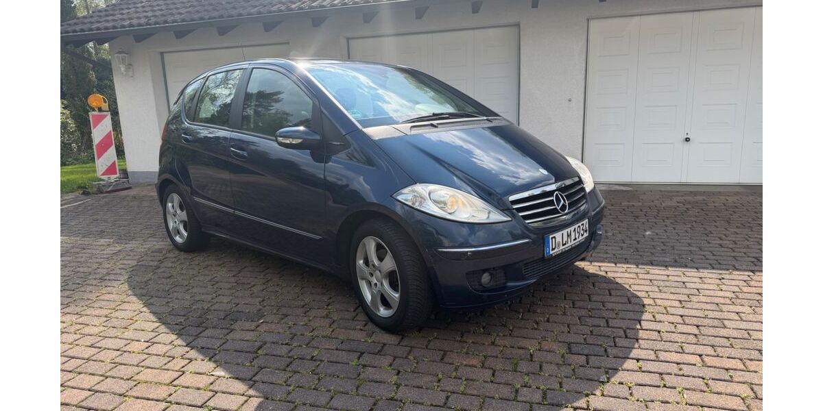 Mercedes-Benz A 170 243.000 km 2.399 &euro; Düsseldorf 40627