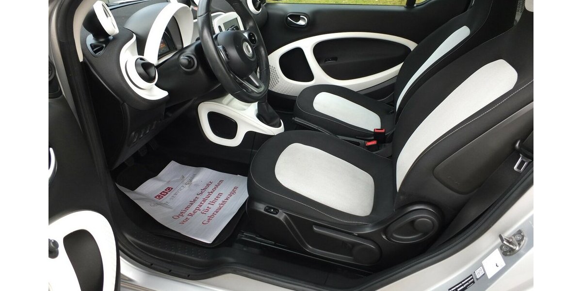 Smart ForTwo WM26:PASSION NAVI PANORAMA KLIMAAUTOMATIK S 96.799 km 7.908 &euro; Köln 50858