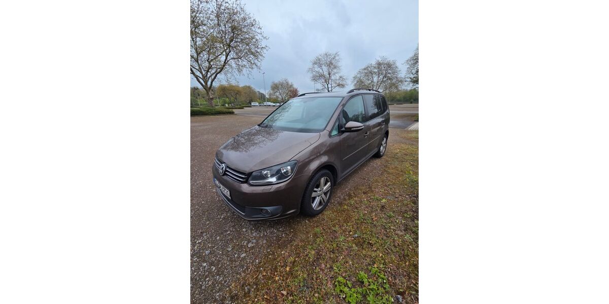 VW Touran 211.344 km 5.600 &euro; Düsseldorf 40474