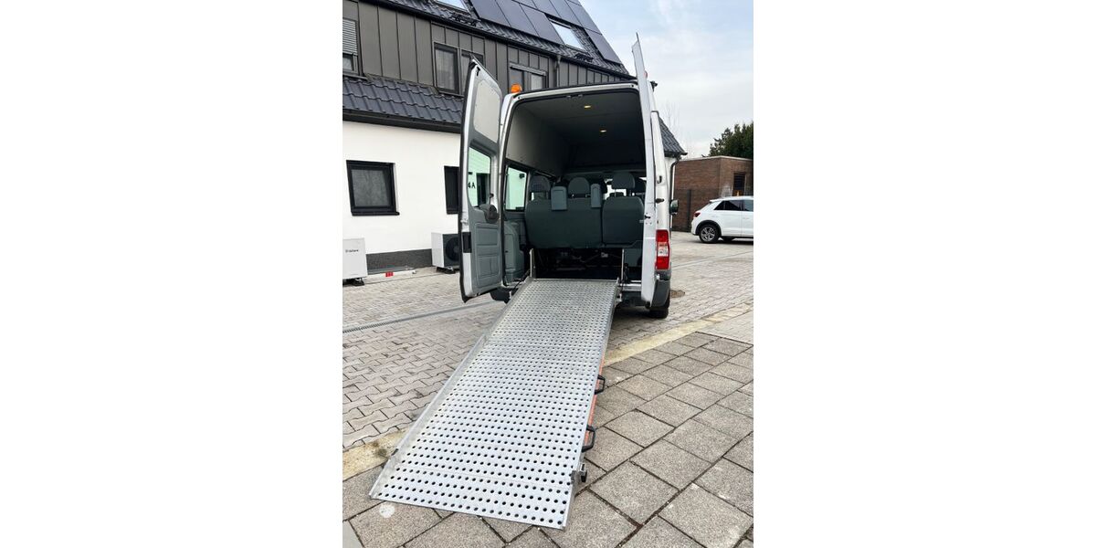 Ford Transit 95.684 km 12.900 &euro; Düsseldorf 40599