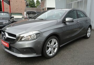 Mercedes-Benz A 180 Urban Autom.Navi Klima PDC SHZ 2.Hd S.Heft 69.000 km 15.999 &euro; Neuss 41462