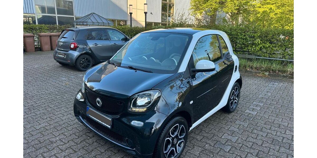 Smart ForTwo 71.151 km 9.399 &euro; Düsseldorf 40489
