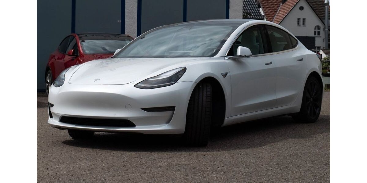 Tesla Model 3 124.000 km 23.000 &euro; Solingen 42655