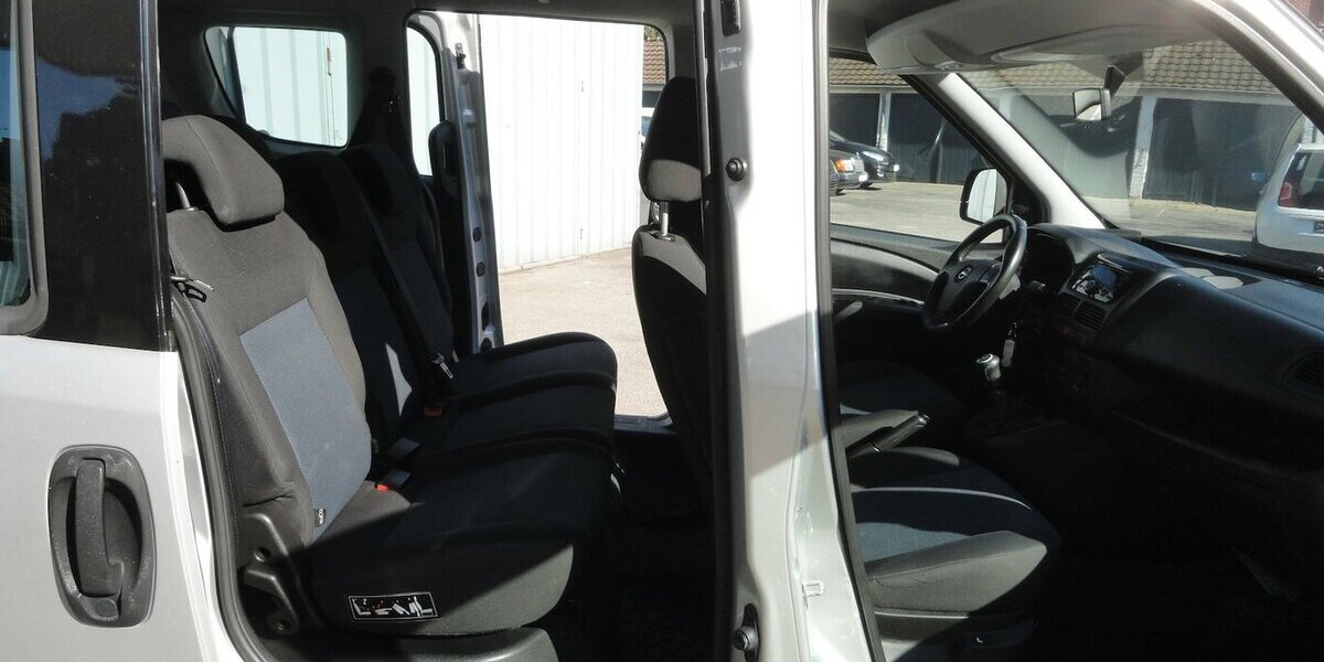 Opel Combo Edition 1,6 d Klima PDC SHZ AHK 5Sitzer 124.000 km 6.390 &euro; Neuss 41462