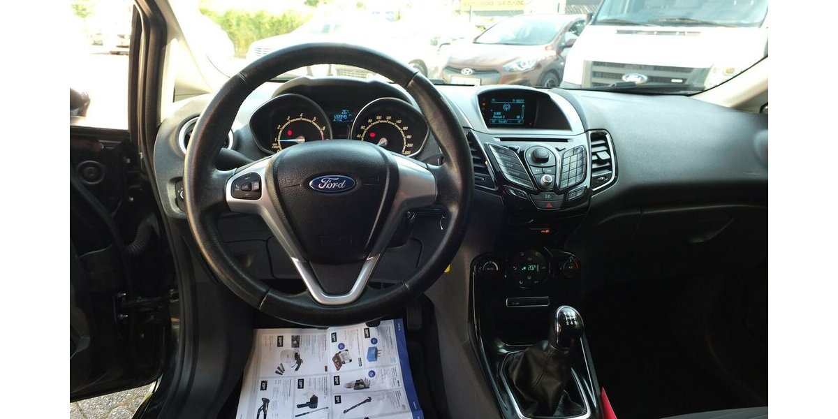 Ford Fiesta TITANIUM EINPARKHILFE KLIMAAUTOMATIK 118.745 km 5.804 &euro; Köln 50858