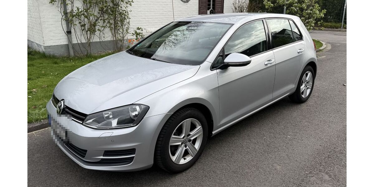 VW Golf 122.500 km 8.950 &euro; Düsseldorf 40474