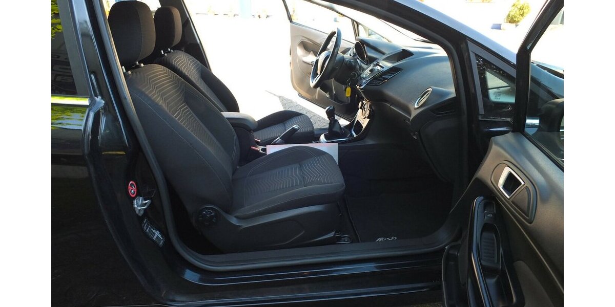 Ford Fiesta TITANIUM EINPARKHILFE KLIMAAUTOMATIK 118.745 km 5.804 &euro; Köln 50858