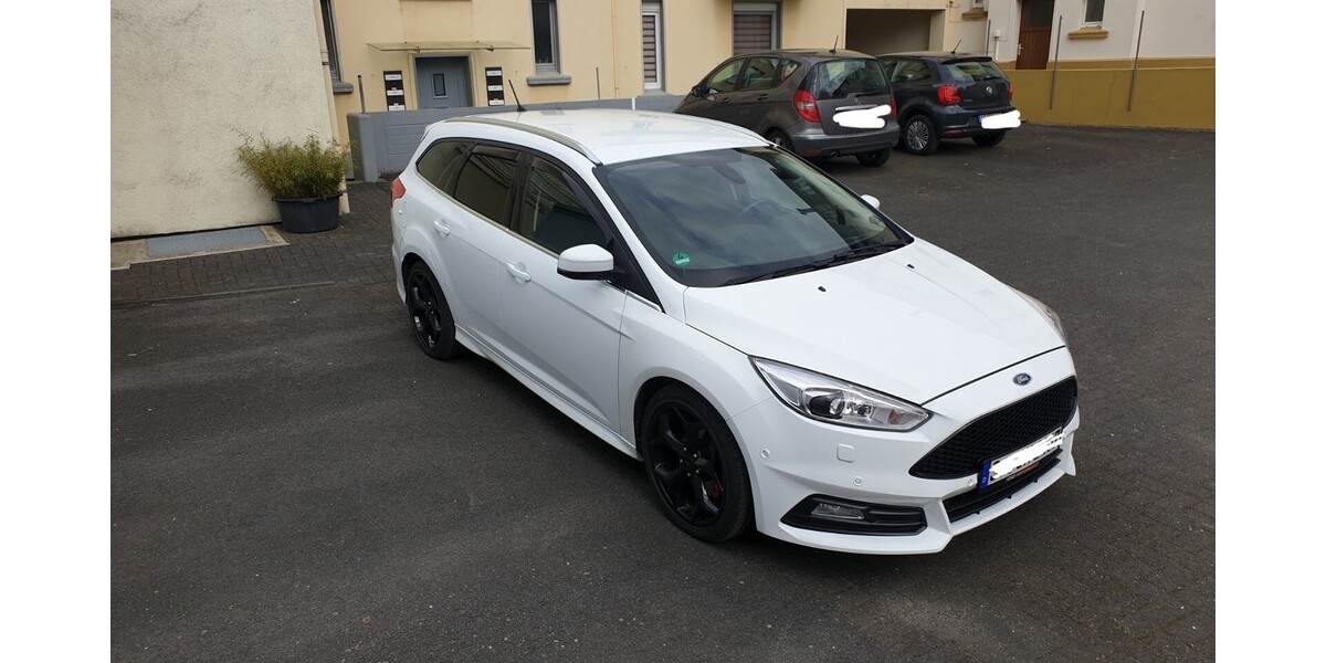 Ford Focus 106.000 km 14.950 &euro; Solingen 42651