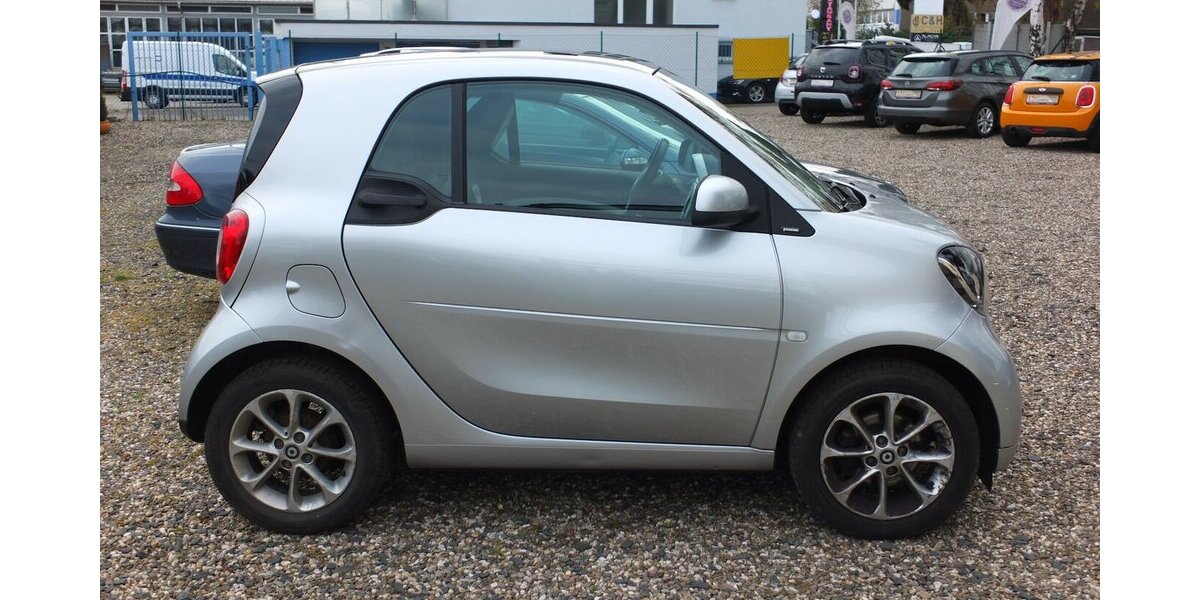 Smart ForTwo WM26:PASSION NAVI PANORAMA KLIMAAUTOMATIK S 96.799 km 7.908 &euro; Köln 50858