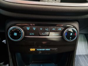 Ford Puma Titanium Parkass. Winterräder AHK uvm 29.044 km 15.940 &euro; HAAN 42781