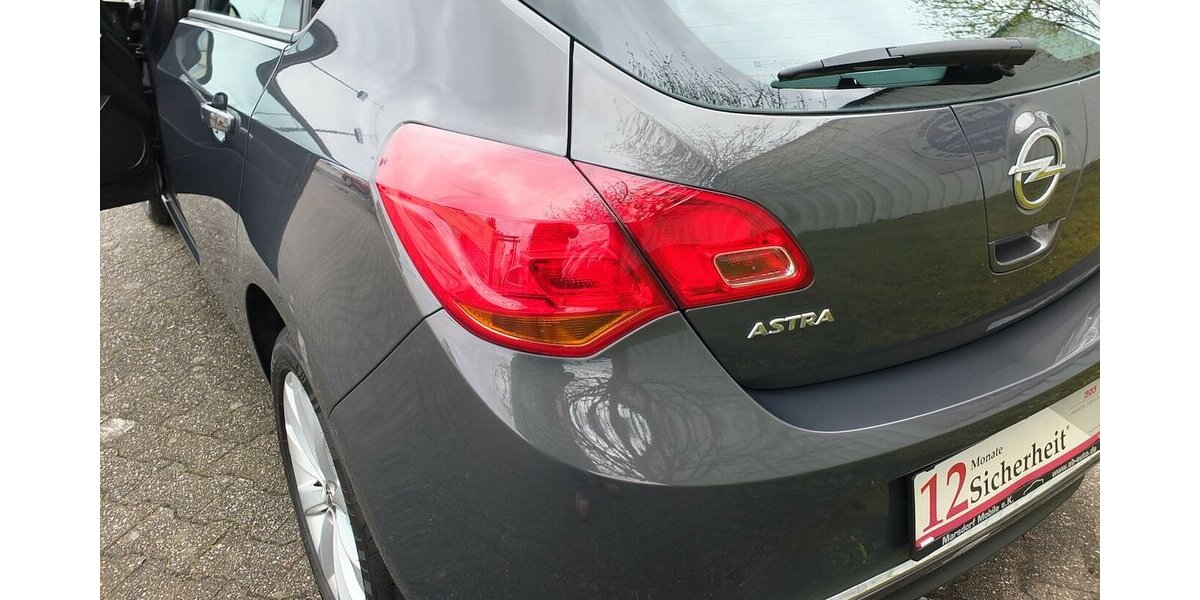 Opel Astra ACTIVE KLIMAANLAGE 17 ZOLL LMF TEMPOMAT 92.855 km 7.598 &euro; Köln 50858