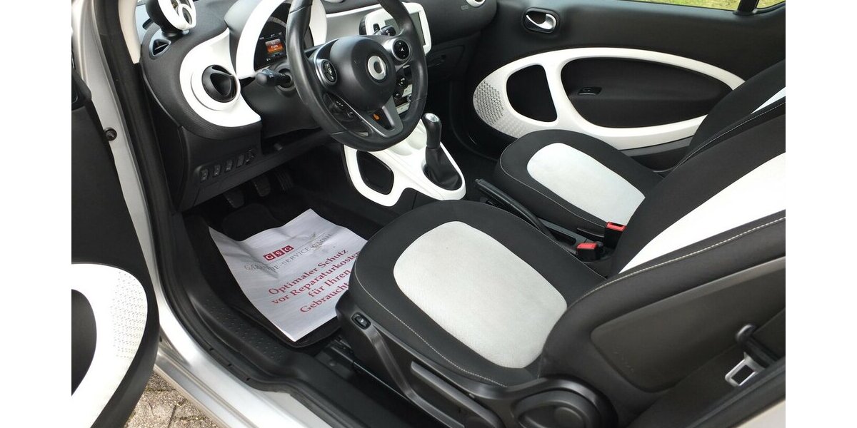Smart ForTwo WM26:PASSION NAVI PANORAMA KLIMAAUTOMATIK S 96.799 km 7.908 &euro; Köln 50858