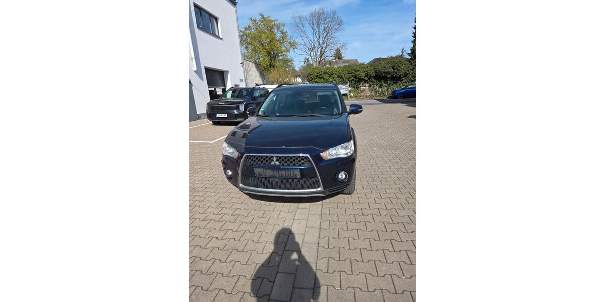 Mitsubishi Outlander 255.000 km 3.900 &euro; Köln 51069