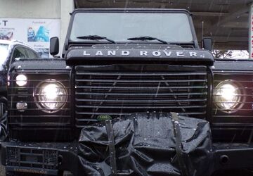 Land Rover Defender 97.986 km 26.900 &euro; Köln 51069