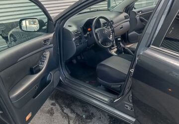 Toyota Avensis 290.000 km 3.000 &euro; Düsseldorf 40468