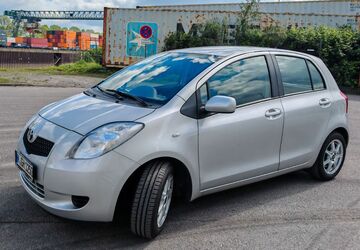 Toyota Yaris 99.400 km 3.990 &euro; Köln 50735