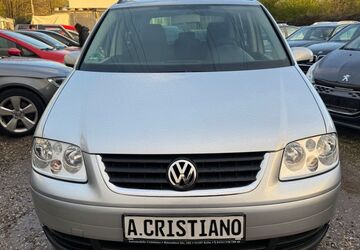 VW Touran 224.727 km 2.699 &euro; Köln 51107
