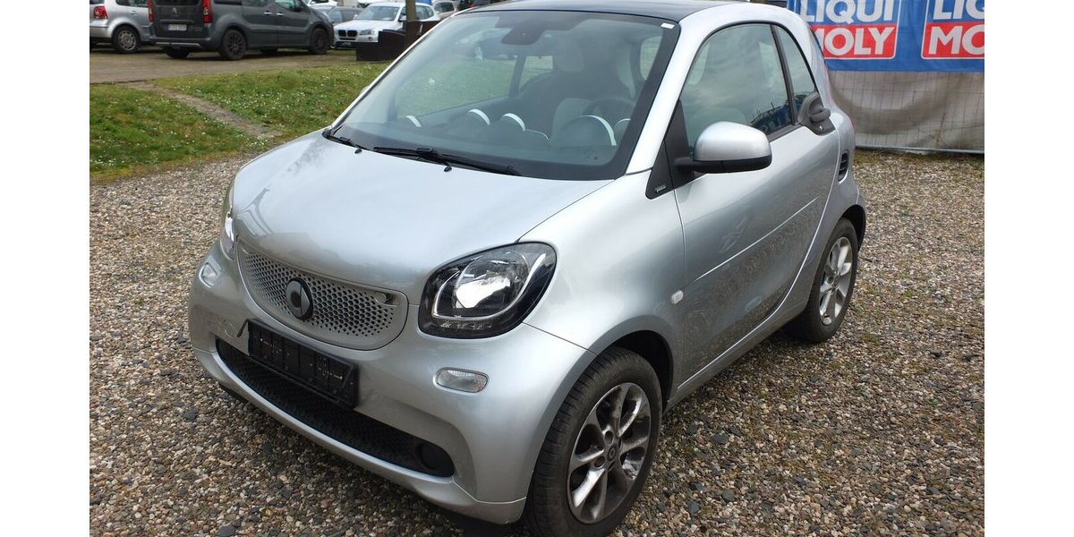 Smart ForTwo WM26:PASSION NAVI PANORAMA KLIMAAUTOMATIK S 96.799 km 7.908 &euro; Köln 50858