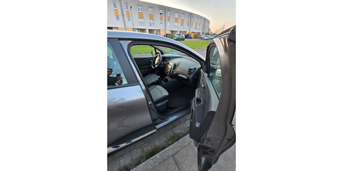 Renault Captur 105.950 km 9.900 &euro; Köln 50859