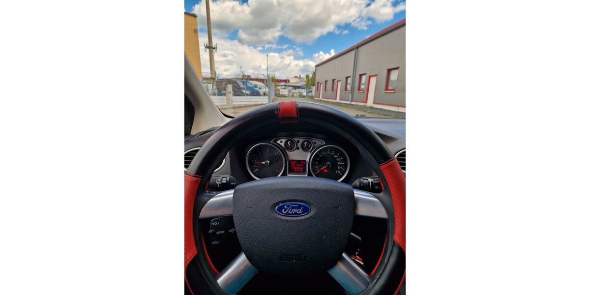 Ford Focus 218.600 km 2.100 &euro; Köln 50829