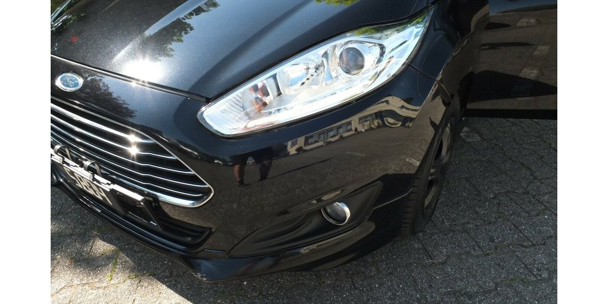 Ford Fiesta TITANIUM EINPARKHILFE KLIMAAUTOMATIK 118.745 km 5.804 &euro; Köln 50858
