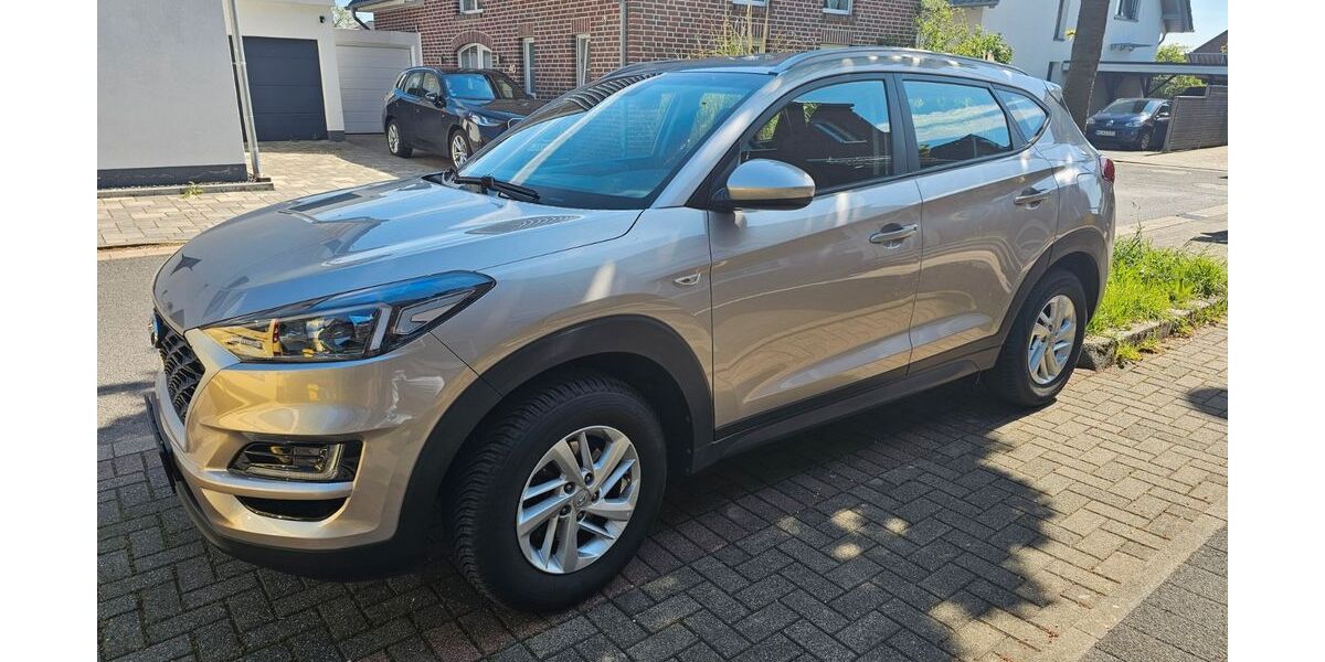 Hyundai TUCSON 80.000 km 14.800 &euro; Neuss 41470