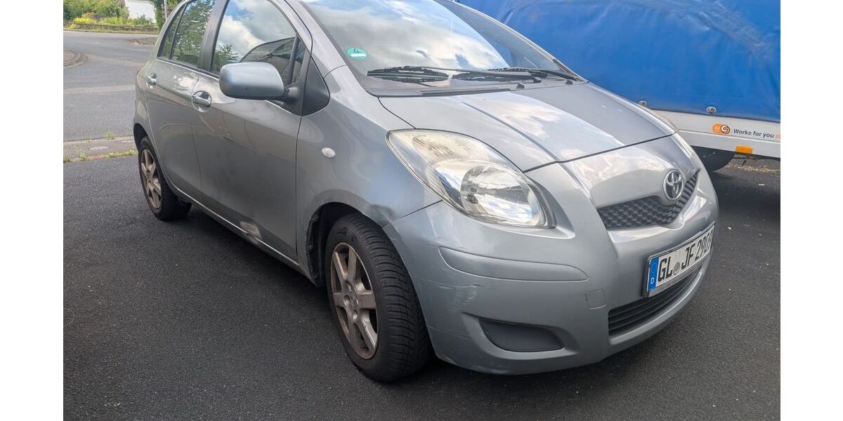 Toyota Yaris 273.000 km 2.750 &euro; bergisch gladbach 51467