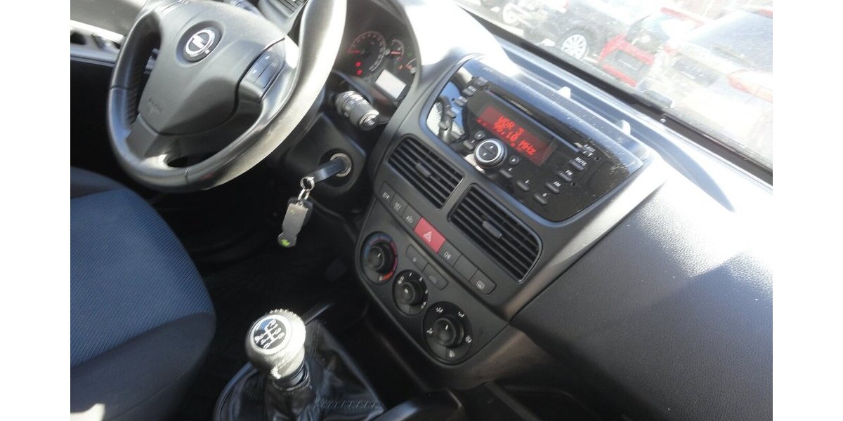 Opel Combo Edition 1,6 d Klima PDC SHZ AHK 5Sitzer 124.000 km 6.390 &euro; Neuss 41462