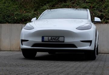 Tesla Model Y 35.039 km 34.980 &euro; Köln 50996