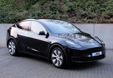 Tesla Model Y 40.123 km 31.880 &euro; Köln 50996