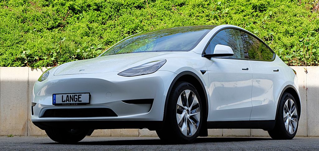 Tesla Model Y 39.168 km 40.980 &euro; Köln 50996