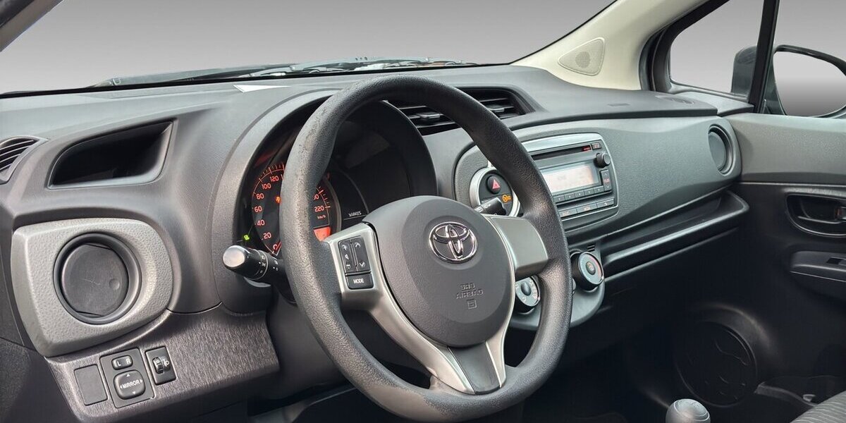 Toyota Yaris 1.0 Basic Radio 91.836 km 1.990 &euro; Wuppertal 42327