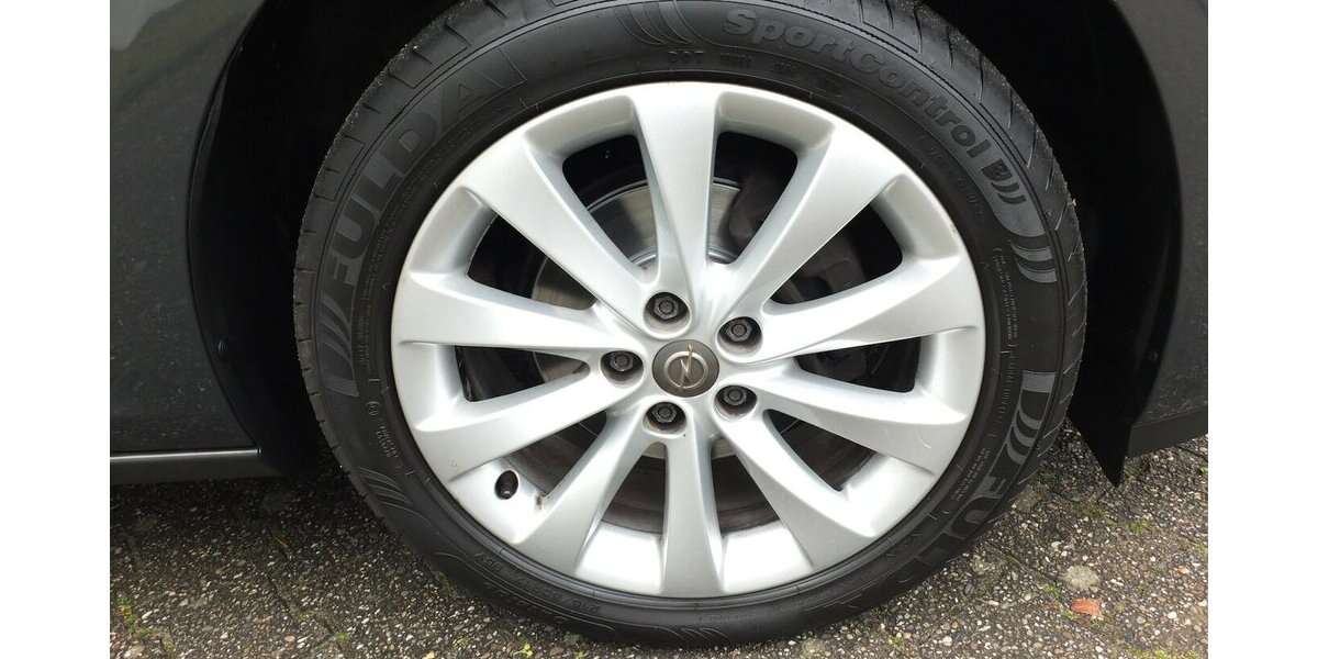 Opel Astra ACTIVE KLIMAANLAGE 17 ZOLL LMF TEMPOMAT 92.855 km 7.598 &euro; Köln 50858