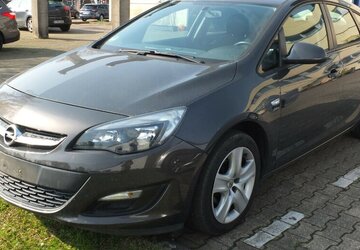 Opel Astra ACTIVE KLIMAANLAGE 17 ZOLL LMF TEMPOMAT 92.855 km 7.698 &euro; Köln 50858