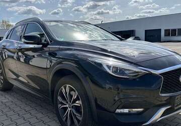 INFINITI Q30 83.000 km 13.990 &euro; Düsseldorf 40549