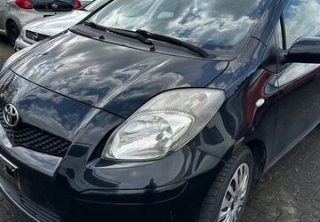 Toyota Yaris 183.000 km 2.999 &euro; Köln 51145