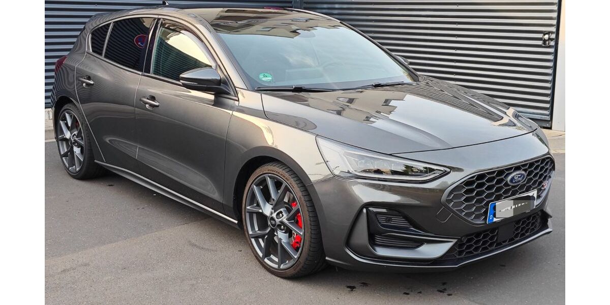 Ford Focus 33.000 km 32.900 &euro; Köln 50735