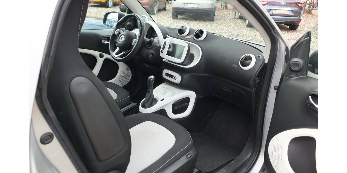 Smart ForTwo WM26:PASSION NAVI PANORAMA KLIMAAUTOMATIK S 96.799 km 7.908 &euro; Köln 50858