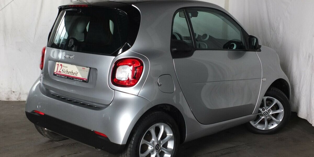 Smart ForTwo WM26:PASSION NAVI PANORAMA KLIMAAUTOMATIK S 96.799 km 7.908 &euro; Köln 50858