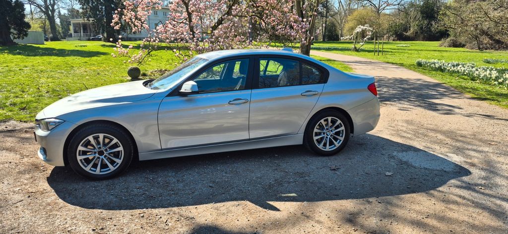 BMW 320 72.500 km 12.900 &euro; Düsseldorf 40233