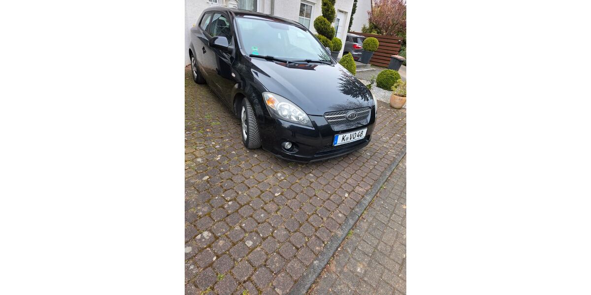 Kia ceed / Ceed 172.000 km 2.950 &euro; Köln 51107
