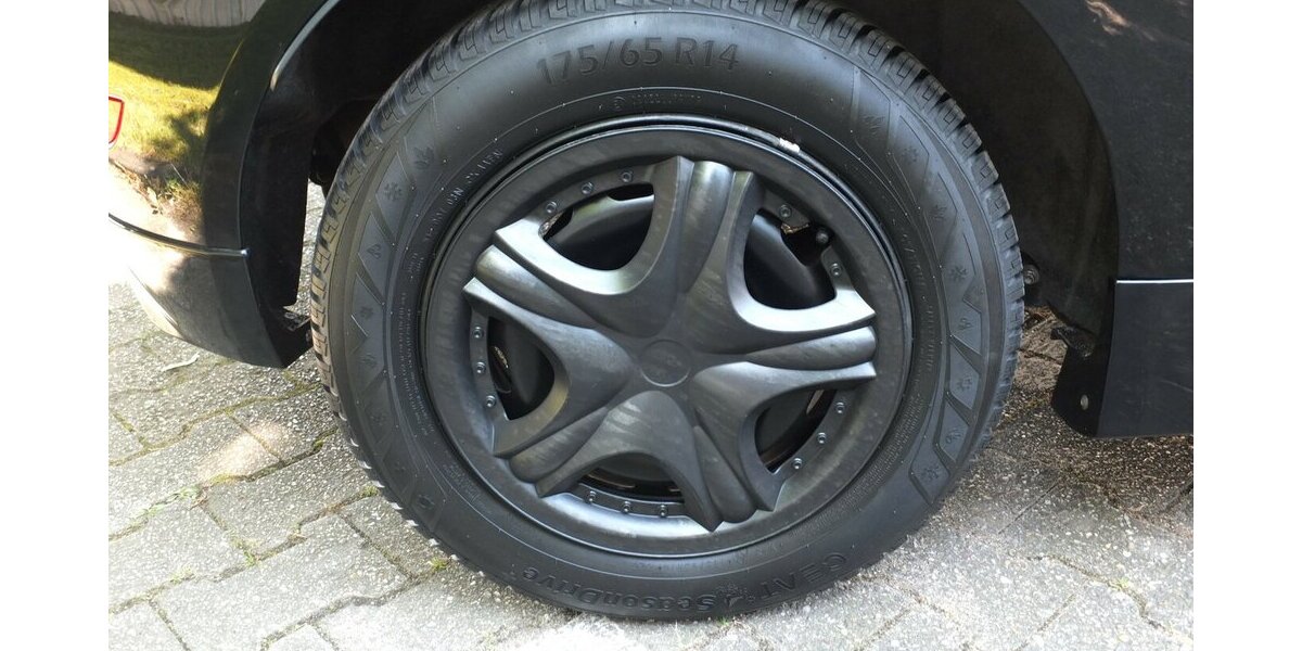 Ford Fiesta TITANIUM EINPARKHILFE KLIMAAUTOMATIK 118.745 km 5.804 &euro; Köln 50858