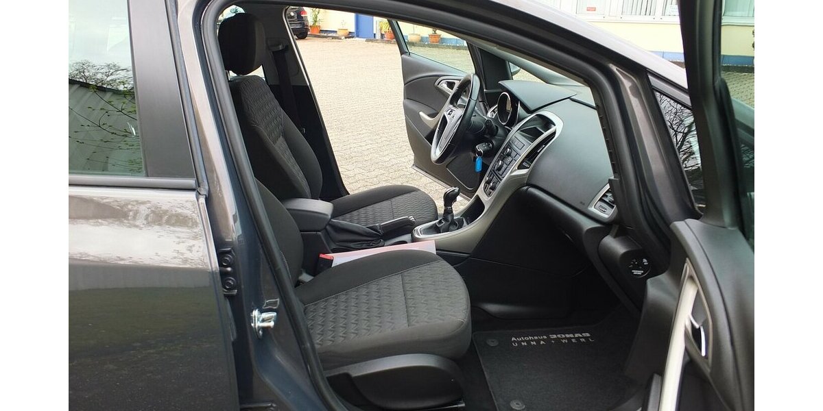 Opel Astra ACTIVE KLIMAANLAGE 17 ZOLL LMF TEMPOMAT 92.855 km 7.598 &euro; Köln 50858